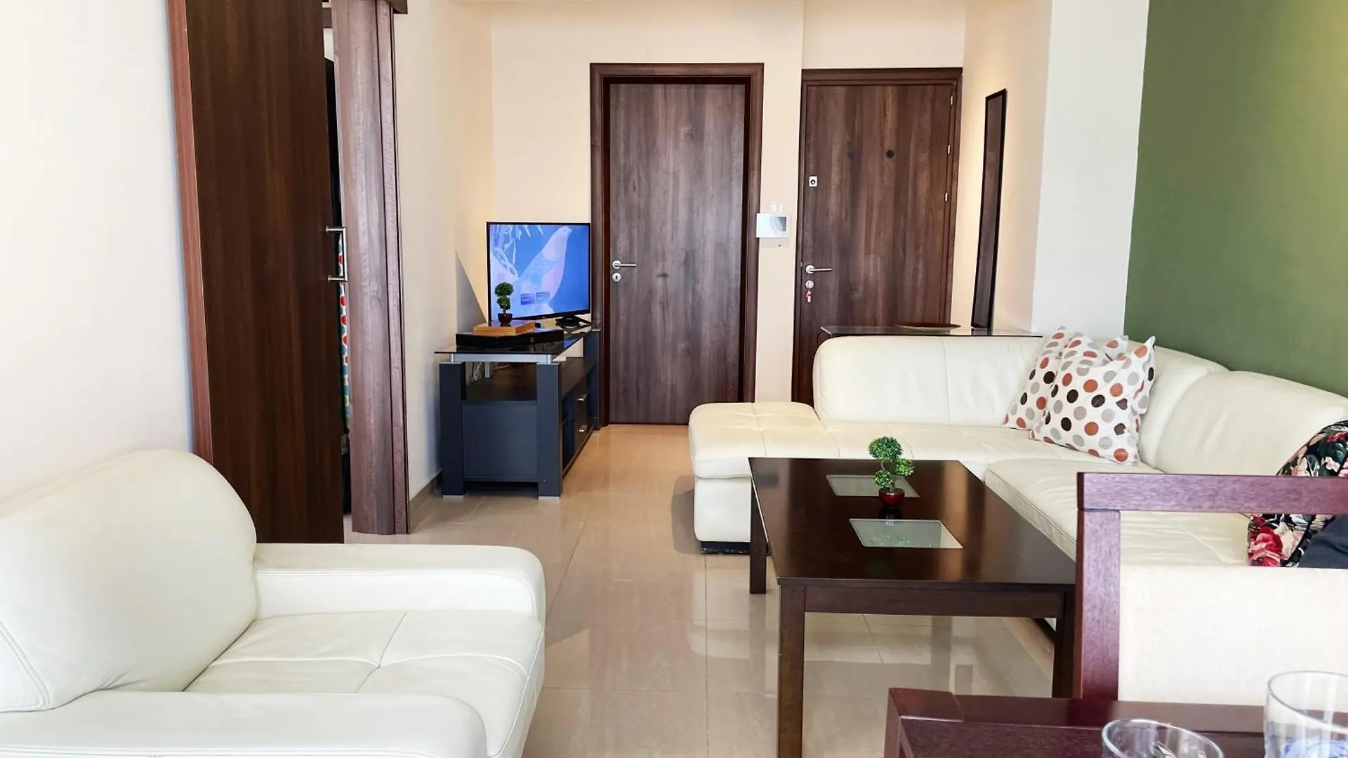 Central Apartment Close To St Lazarus And Finikoudes Beach With Private Parking And Balcony Larnaca Cyprus